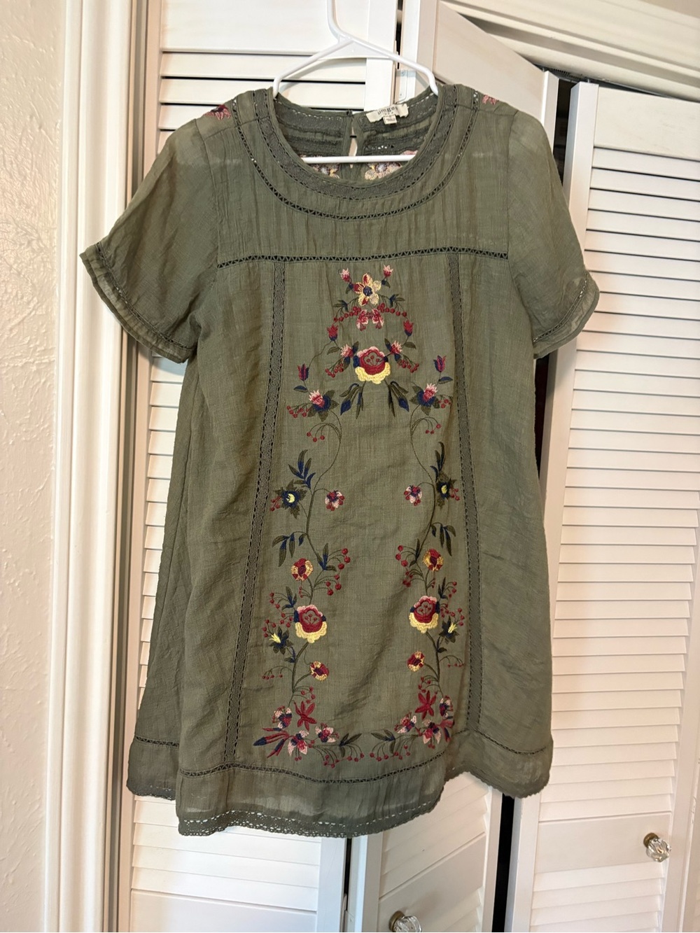 Umgee Olive Green Embroidered
Floral Boho Tunic Top S